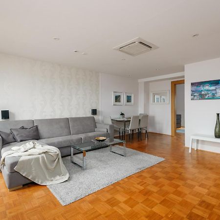 Roy 2 Bdr Apartment With Prague Castle View, Parking & Ac Luaran gambar