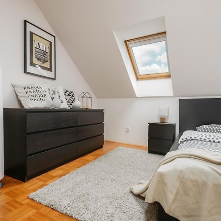 Roy 2 Bdr Apartment With Prague Castle View, Parking & Ac Luaran gambar