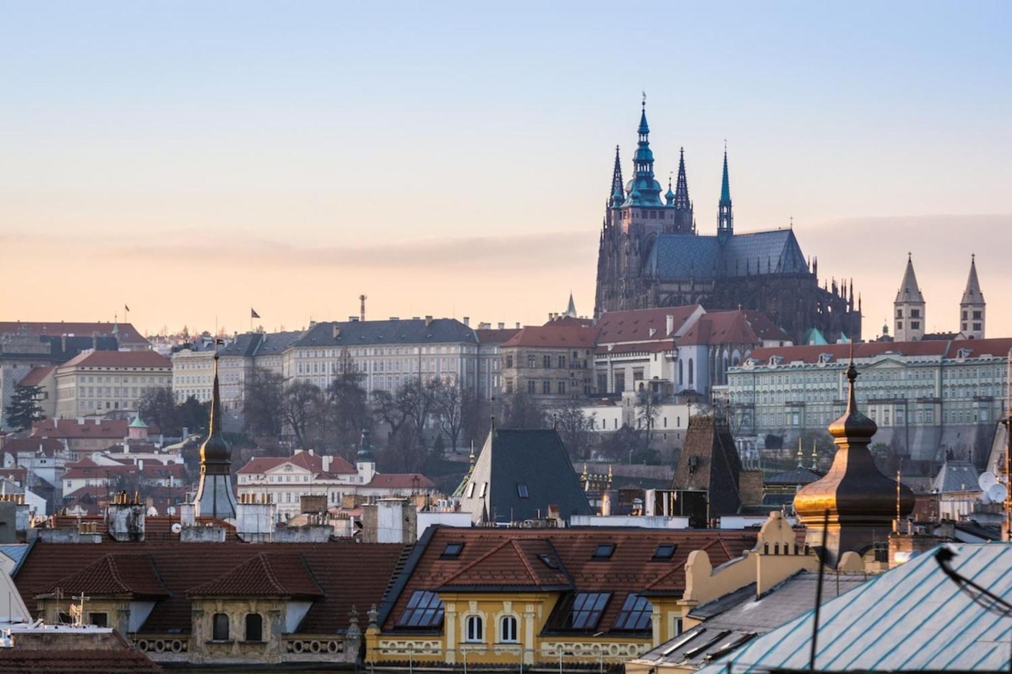 Roy 2 Bdr Apartment With Prague Castle View, Parking & Ac Luaran gambar