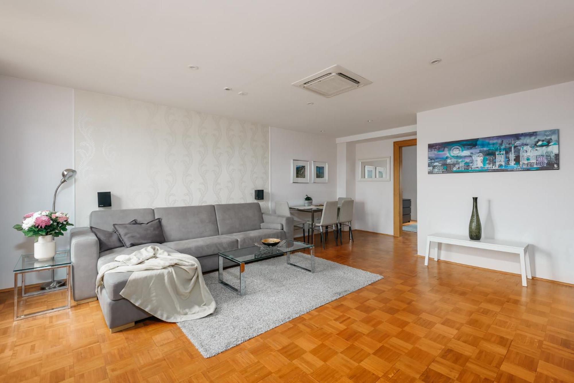 Roy 2 Bdr Apartment With Prague Castle View, Parking & Ac Luaran gambar