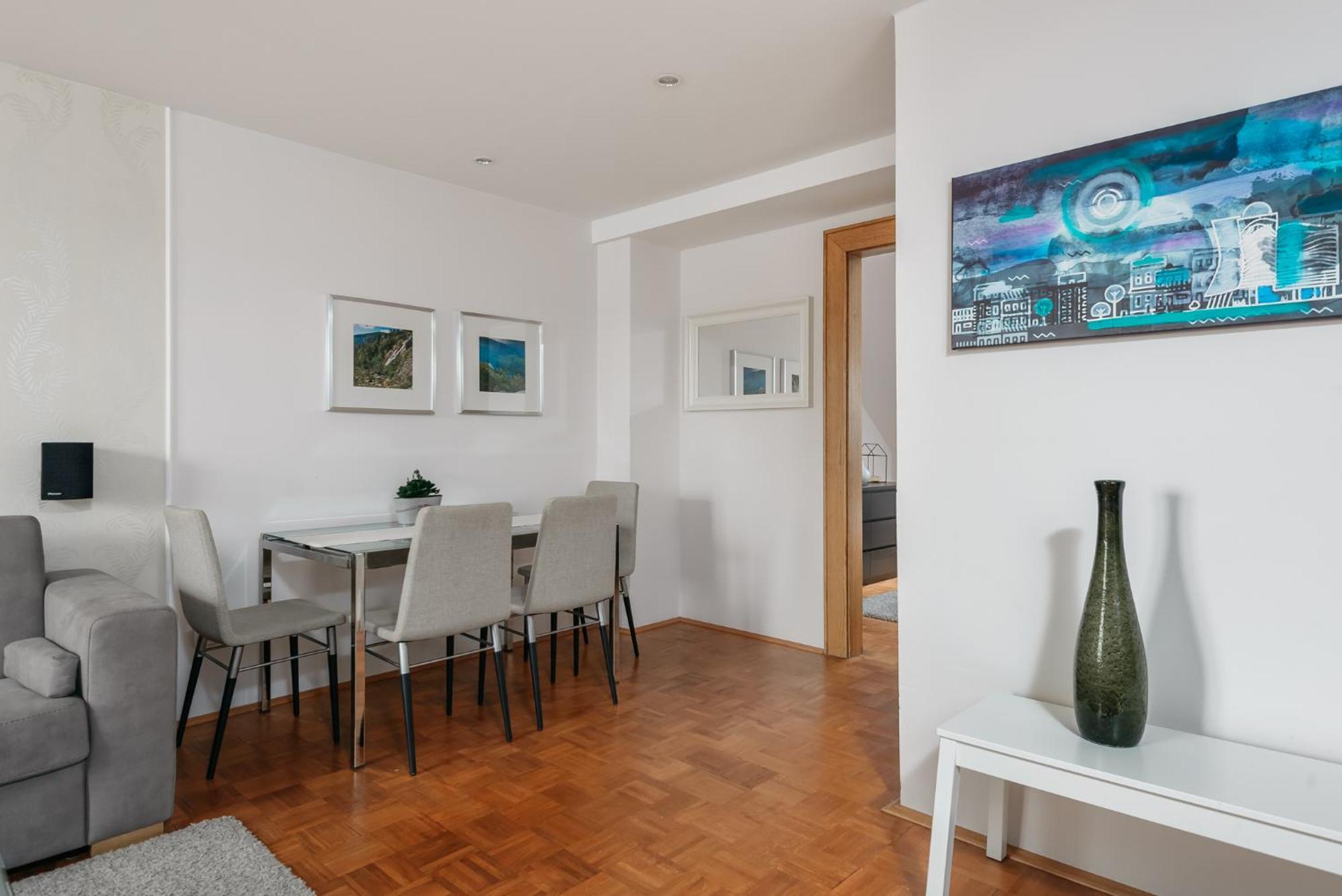 Roy 2 Bdr Apartment With Prague Castle View, Parking & Ac Luaran gambar