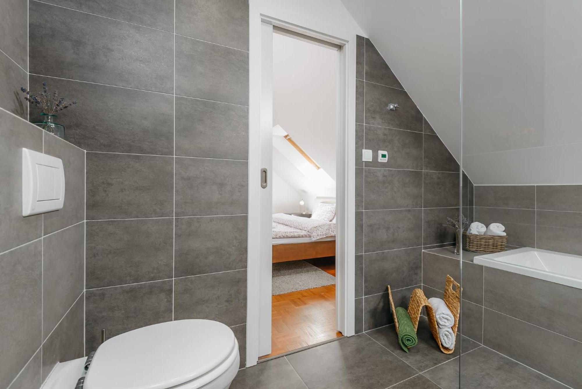 Roy 2 Bdr Apartment With Prague Castle View, Parking & Ac Luaran gambar
