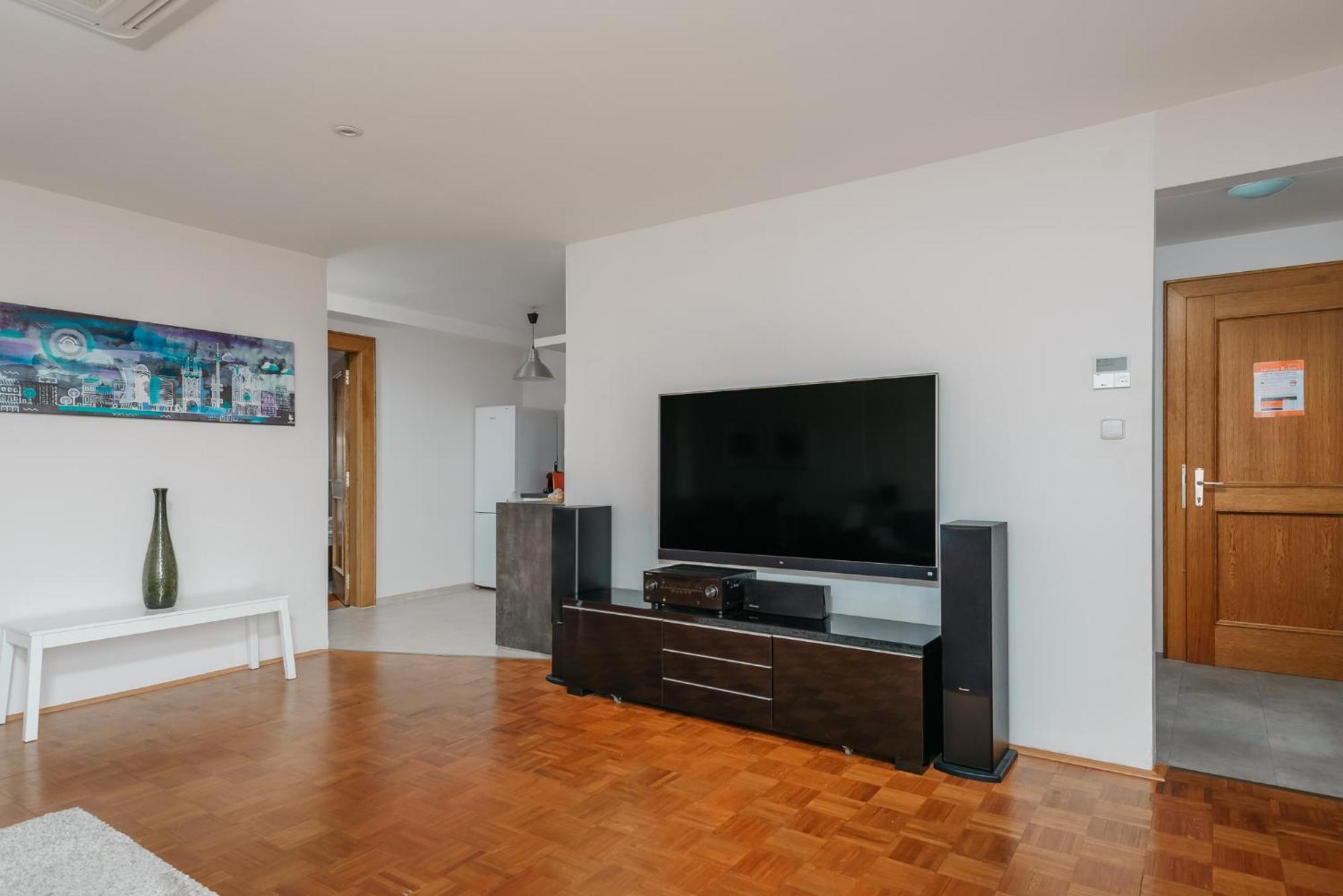 Roy 2 Bdr Apartment With Prague Castle View, Parking & Ac Luaran gambar