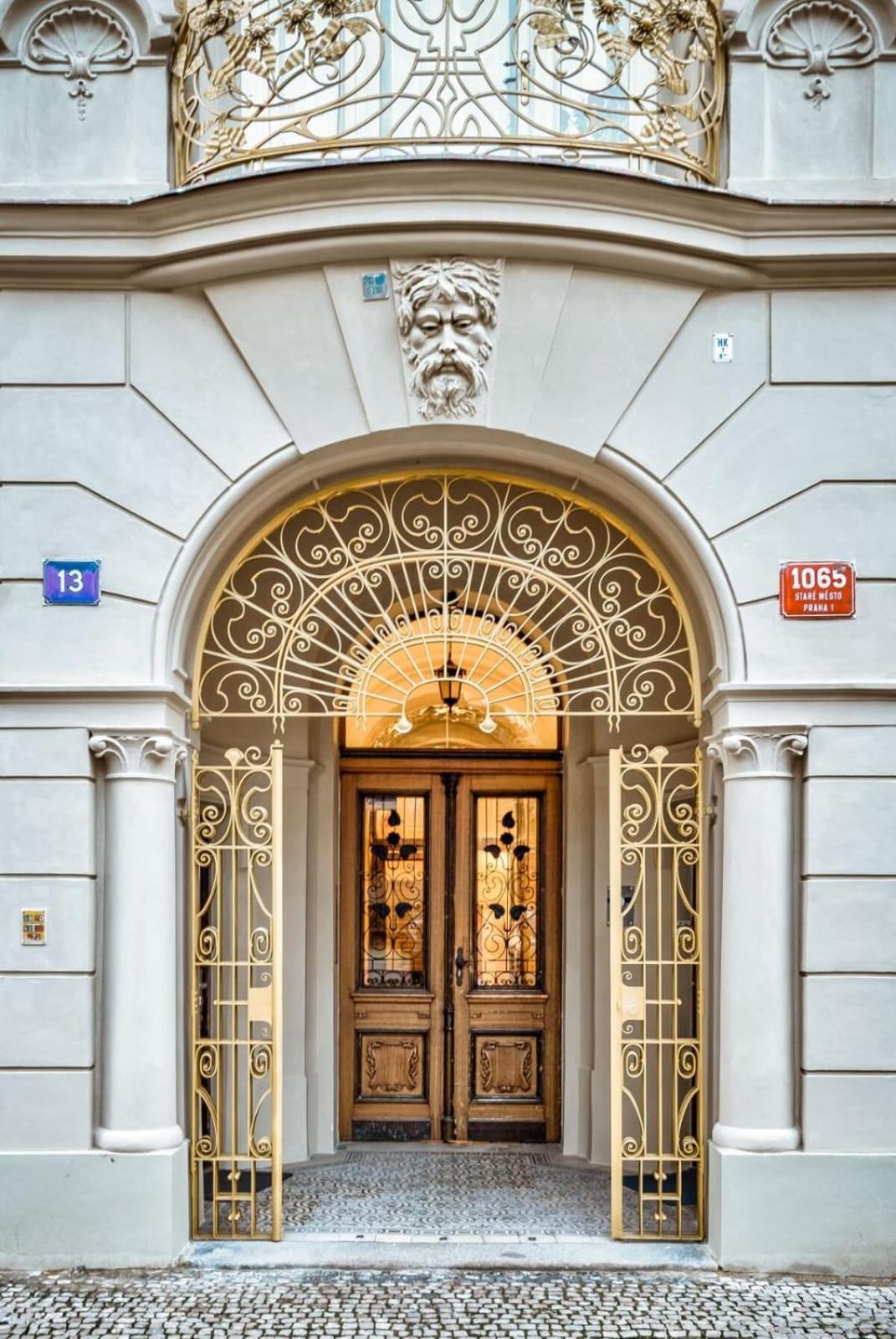 Roy 2 Bdr Apartment With Prague Castle View, Parking & Ac Luaran gambar