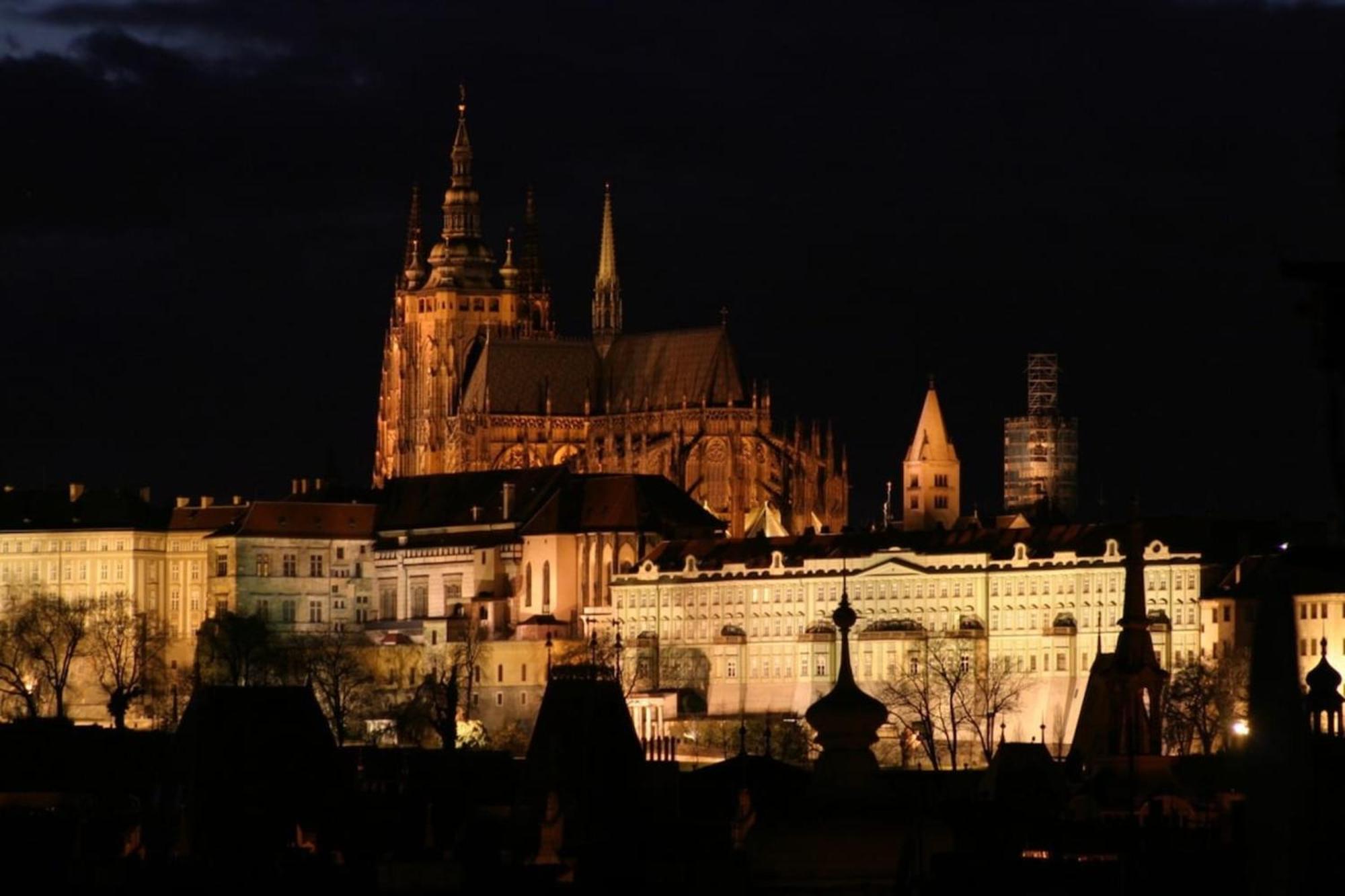 Roy 2 Bdr Apartment With Prague Castle View, Parking & Ac Luaran gambar