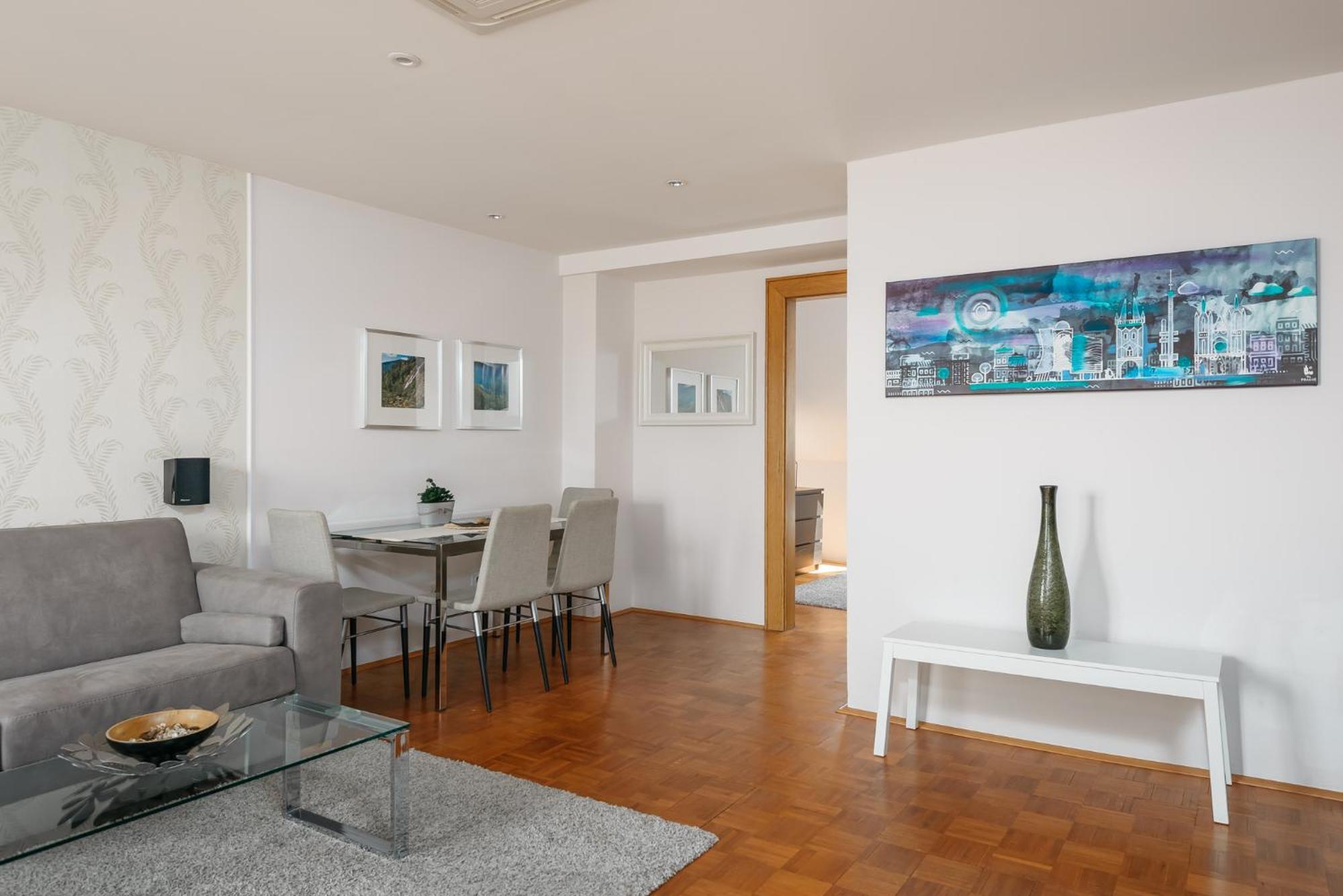 Roy 2 Bdr Apartment With Prague Castle View, Parking & Ac Luaran gambar