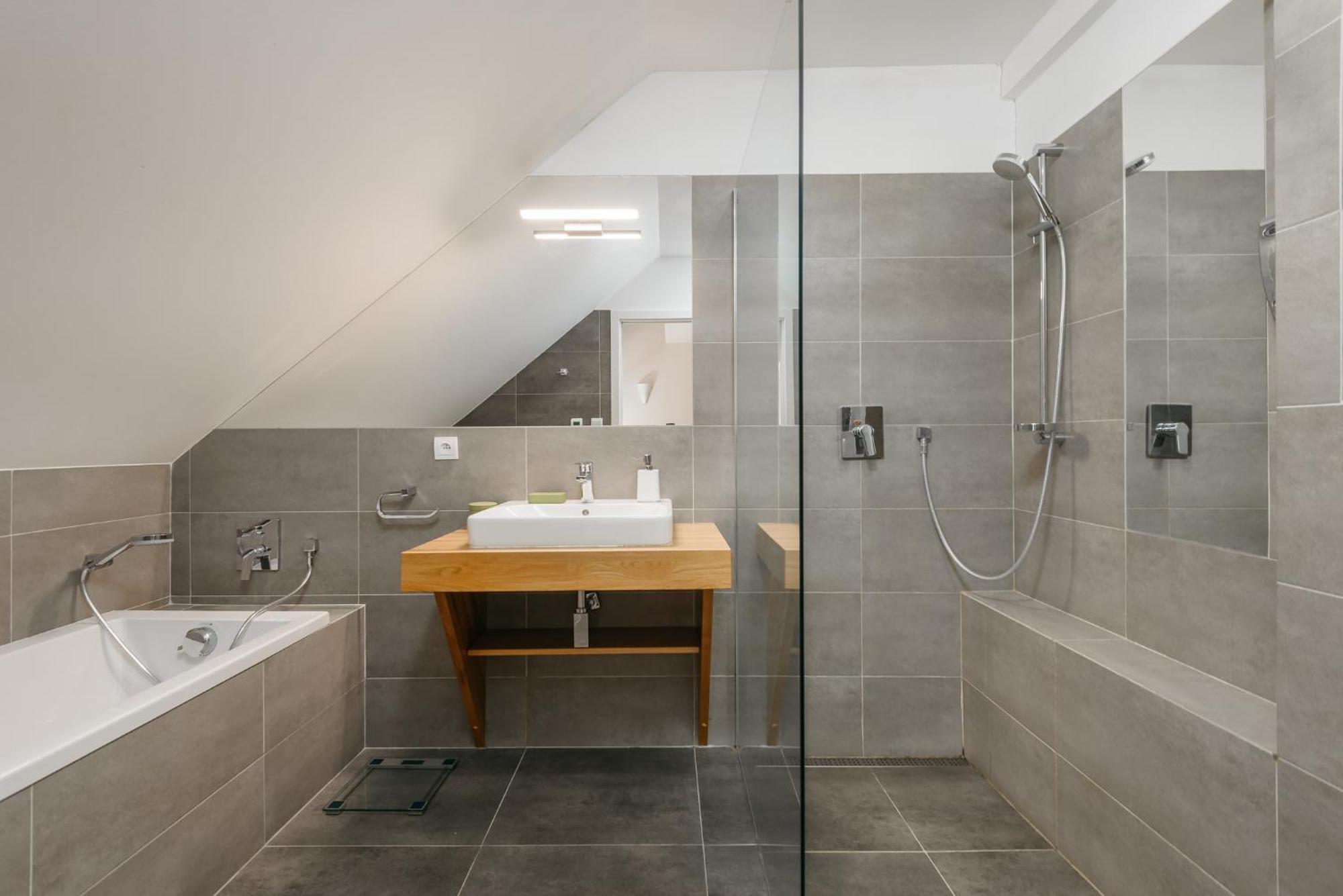 Roy 2 Bdr Apartment With Prague Castle View, Parking & Ac Luaran gambar
