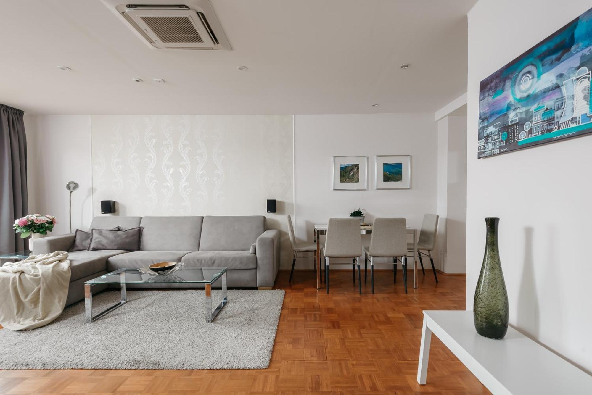 Roy 2 Bdr Apartment With Prague Castle View, Parking & Ac Luaran gambar