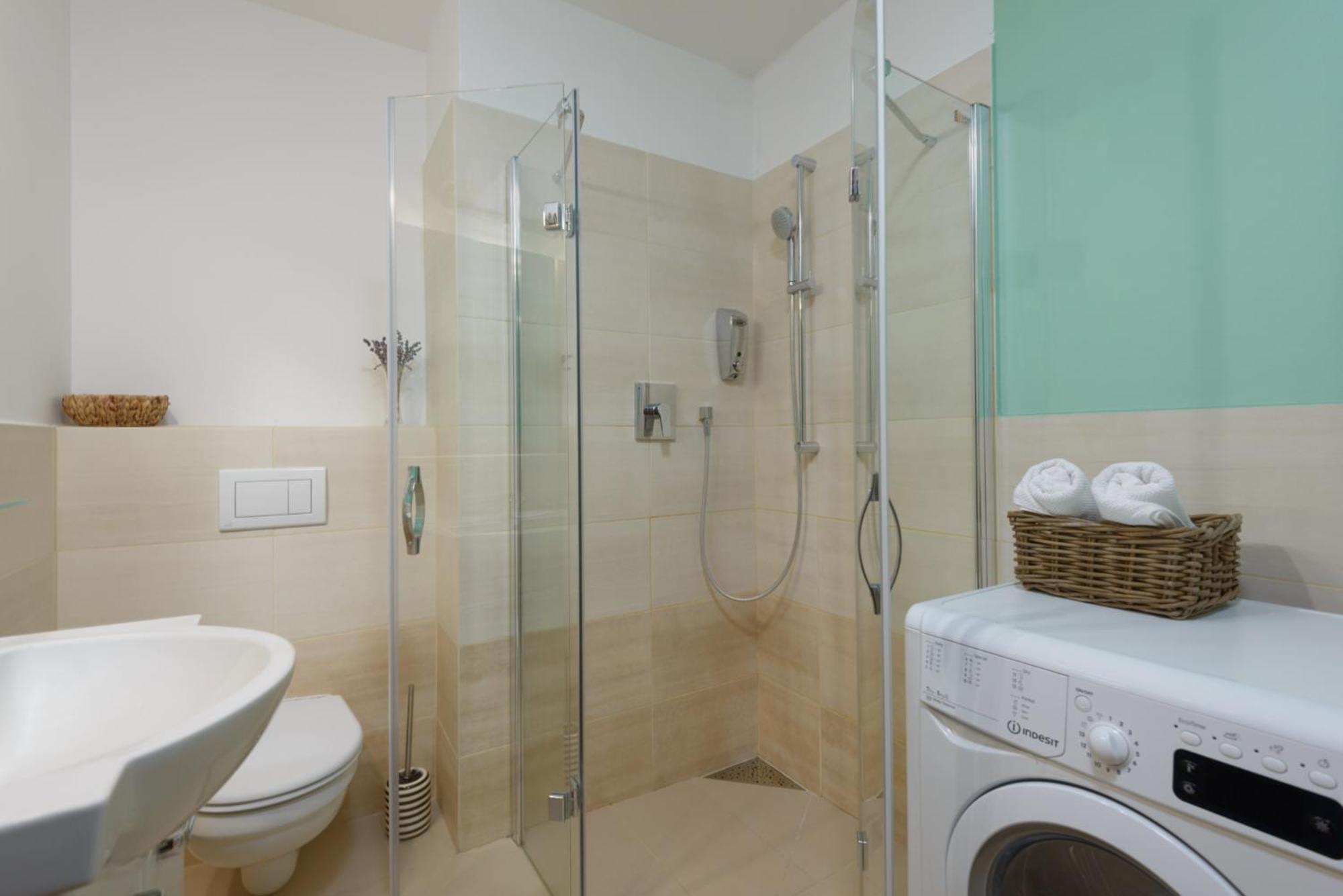 Roy 2 Bdr Apartment With Prague Castle View, Parking & Ac Luaran gambar