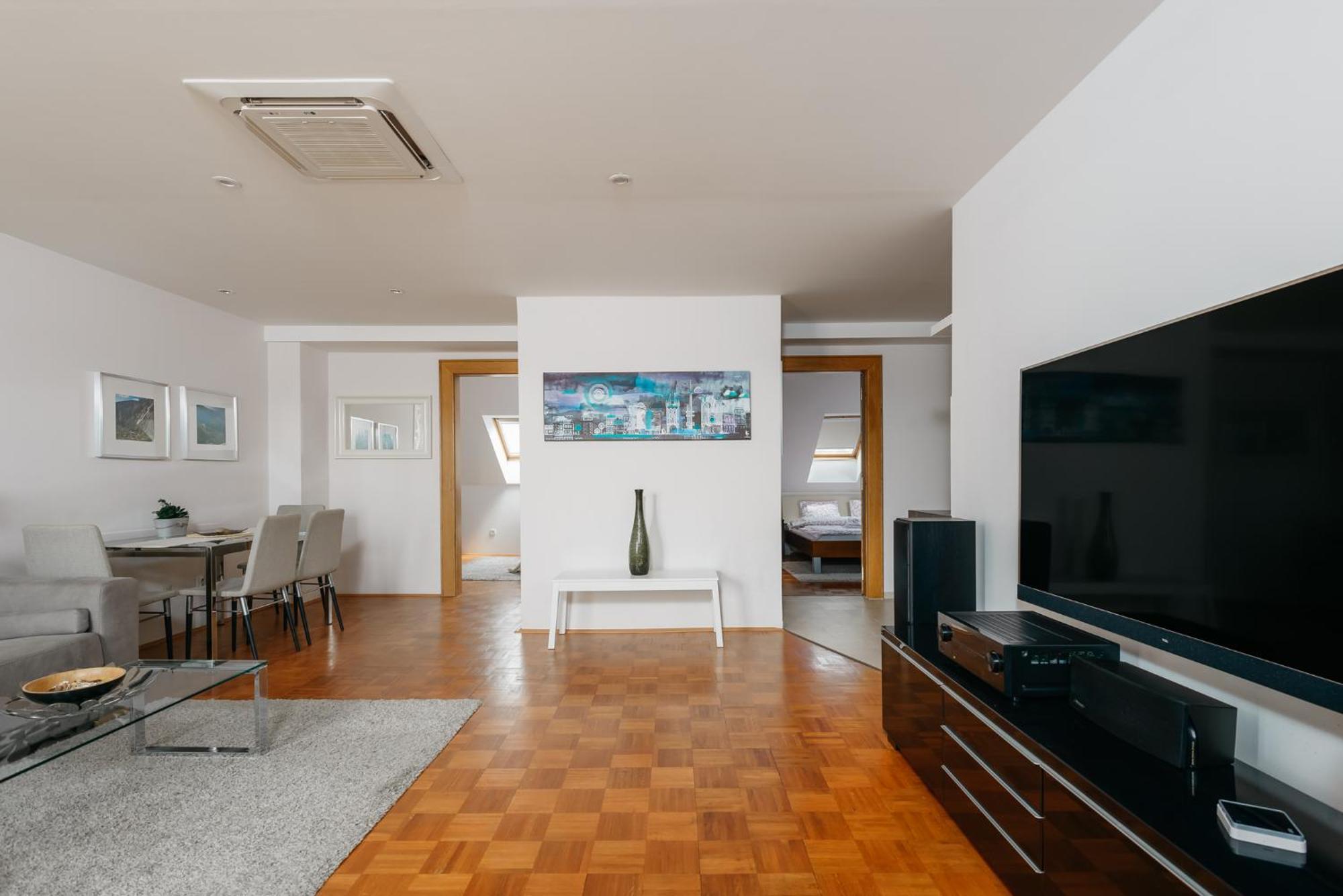 Roy 2 Bdr Apartment With Prague Castle View, Parking & Ac Luaran gambar