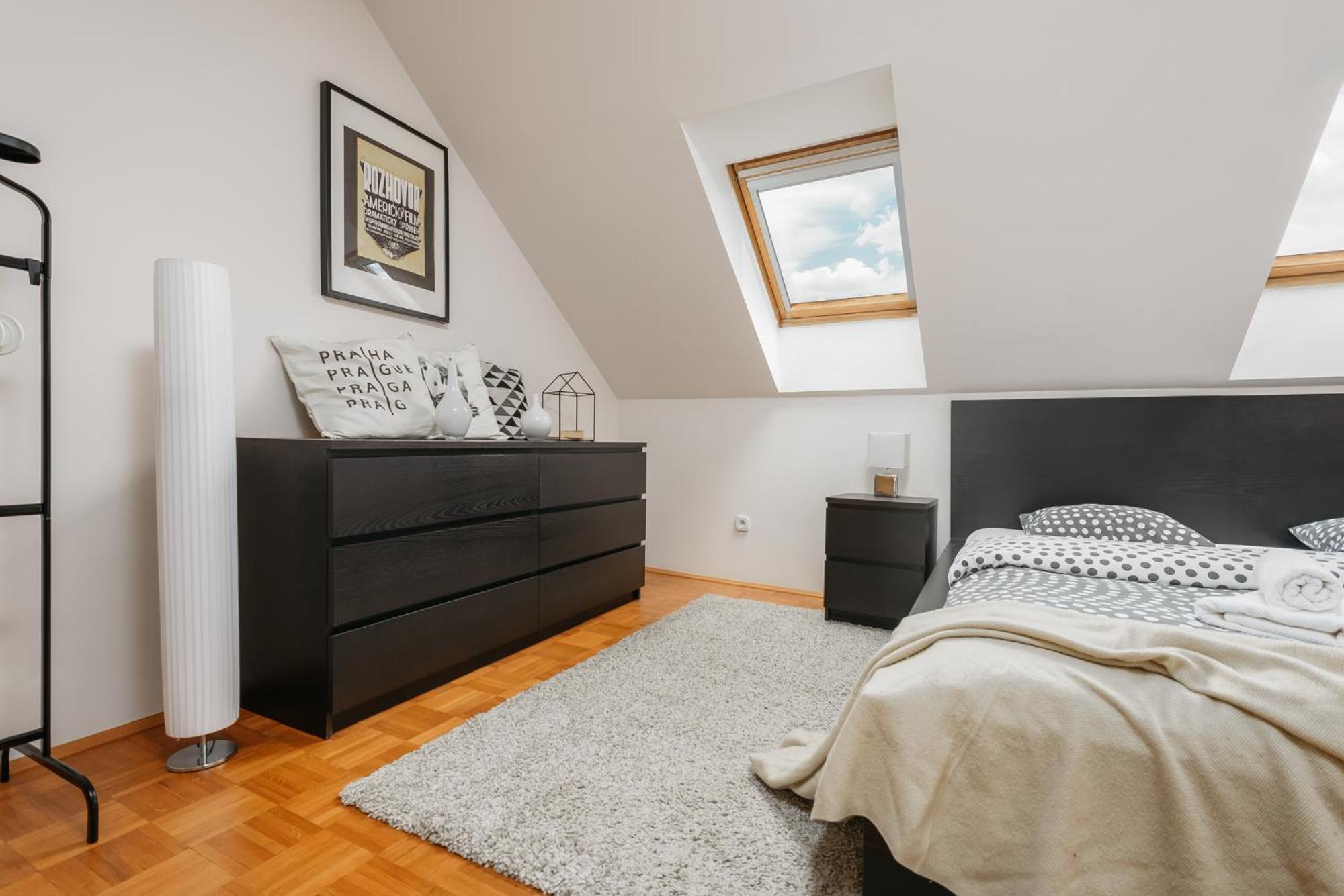Roy 2 Bdr Apartment With Prague Castle View, Parking & Ac Luaran gambar