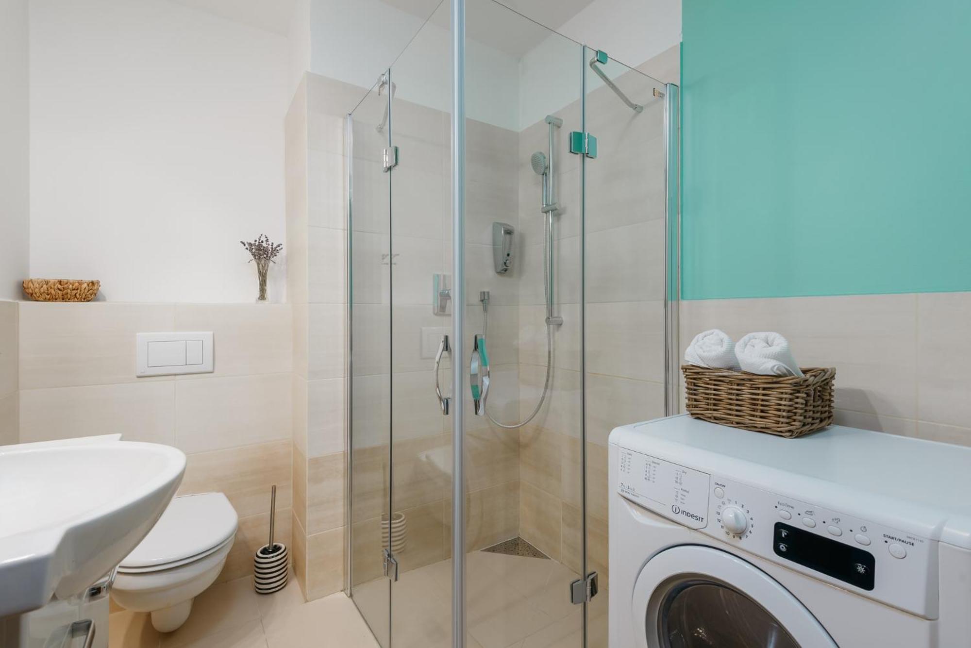 Roy 2 Bdr Apartment With Prague Castle View, Parking & Ac Luaran gambar