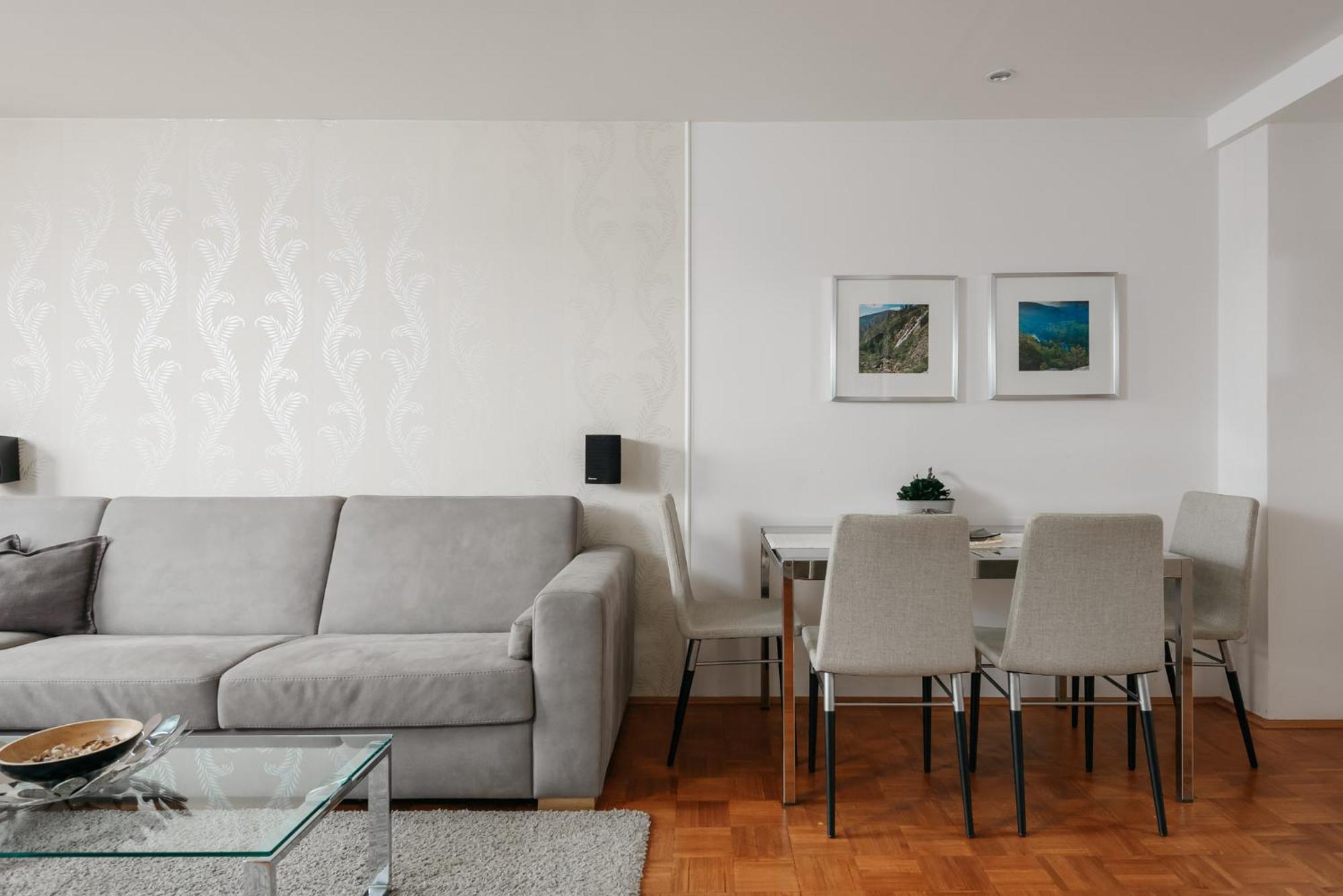 Roy 2 Bdr Apartment With Prague Castle View, Parking & Ac Luaran gambar