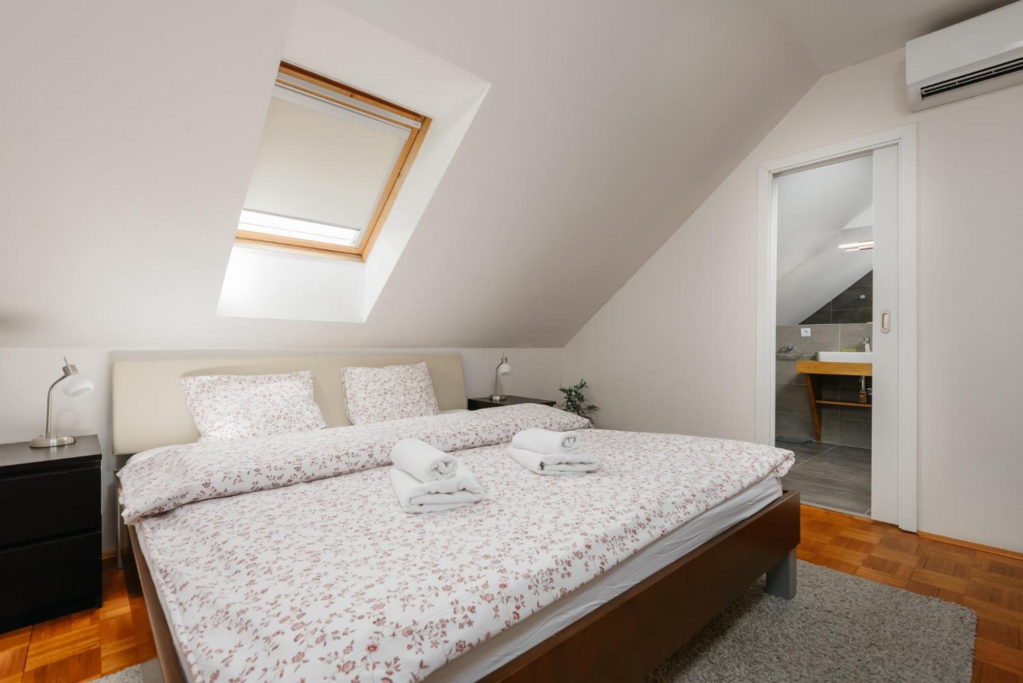 Roy 2 Bdr Apartment With Prague Castle View, Parking & Ac Luaran gambar