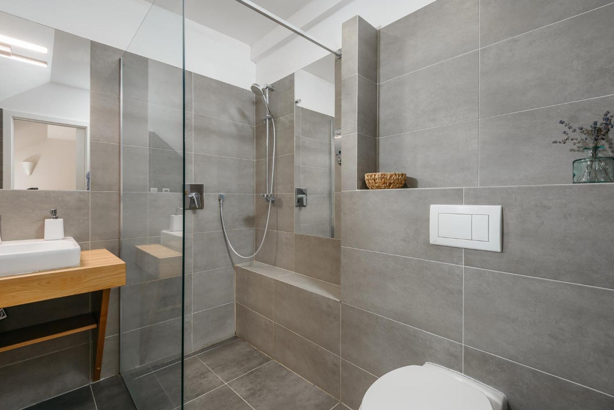 Roy 2 Bdr Apartment With Prague Castle View, Parking & Ac Luaran gambar