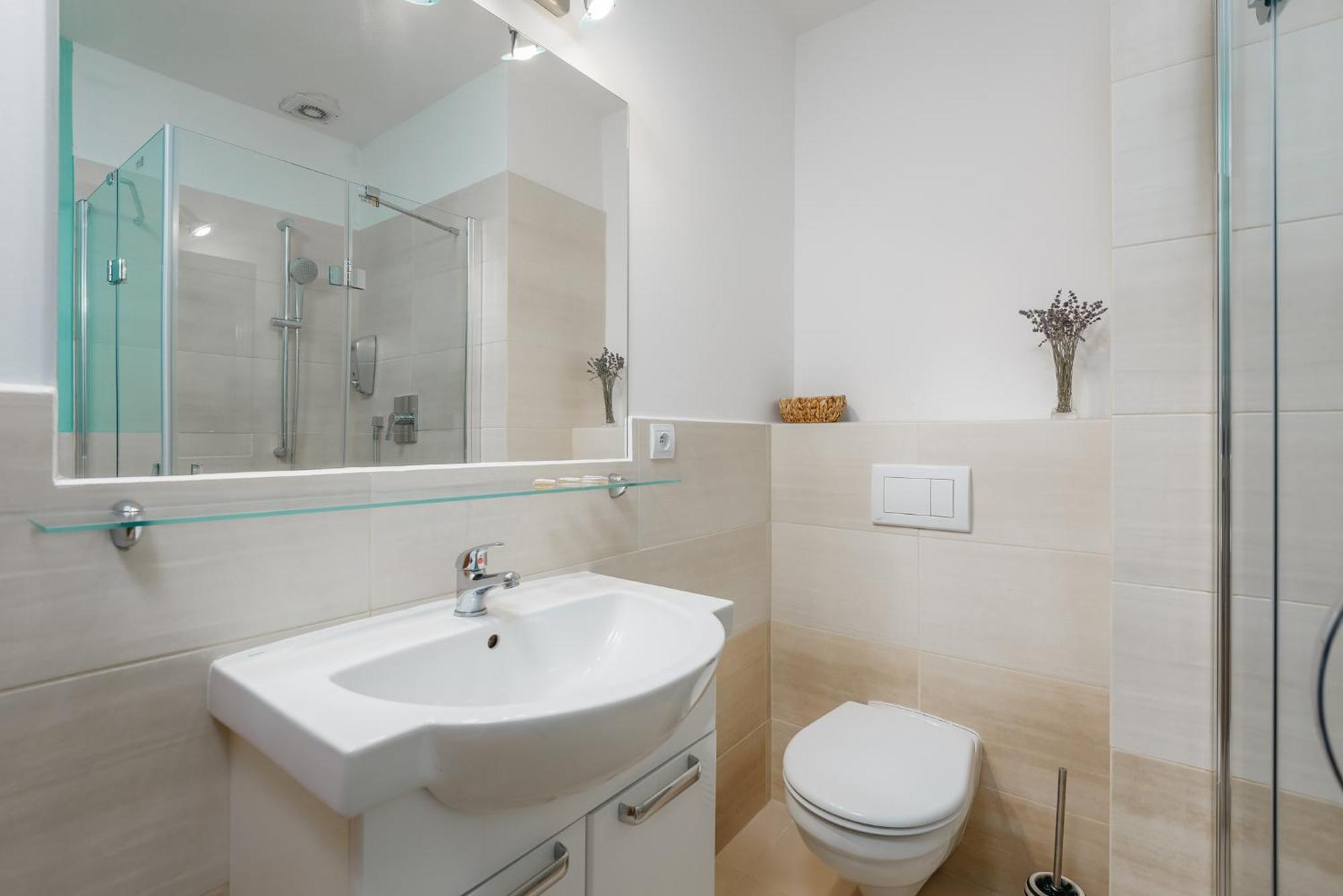 Roy 2 Bdr Apartment With Prague Castle View, Parking & Ac Luaran gambar