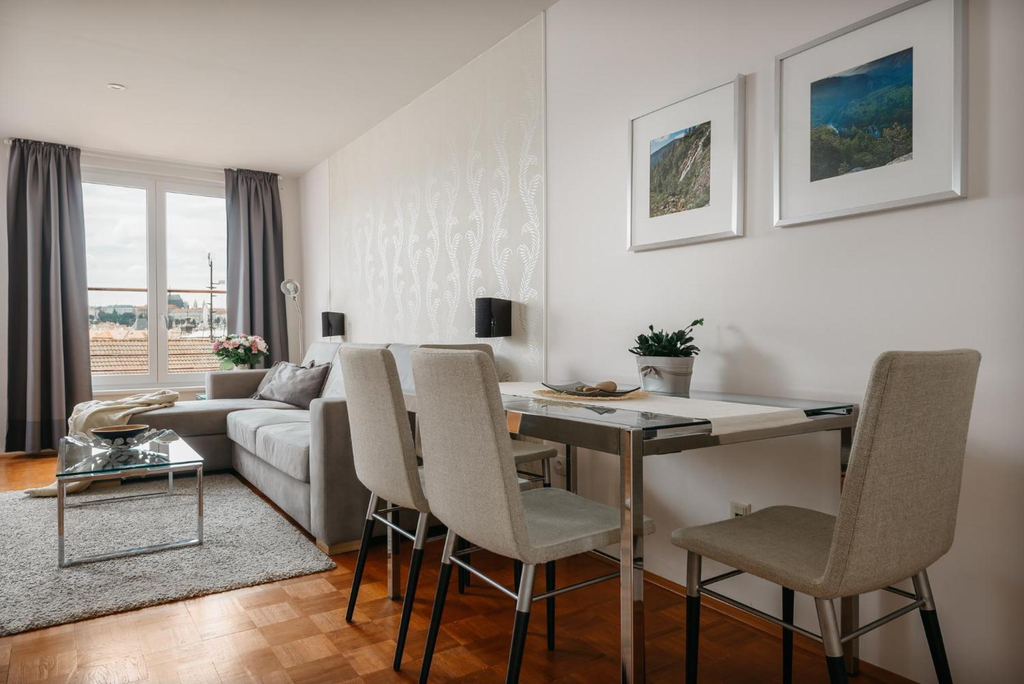 Roy 2 Bdr Apartment With Prague Castle View, Parking & Ac Luaran gambar